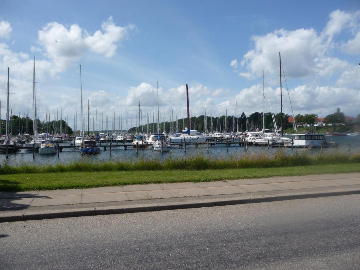 Vaerelse I Augustenborg I Stor Villa Exteriör bild